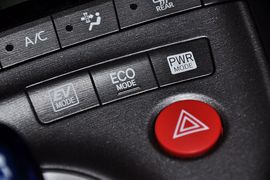 2012款丰田普锐斯1.8L标准版到店实拍