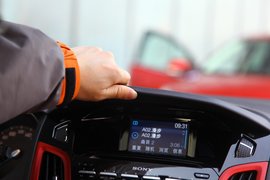 2012款长安福特福克斯两厢2.0AT豪华运动型贵州试驾