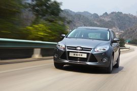 2012款长安福特福克斯两厢2.0AT豪华运动型贵州试驾