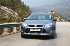 2012款长安福特福克斯两厢2.0AT豪华运动型贵州试驾