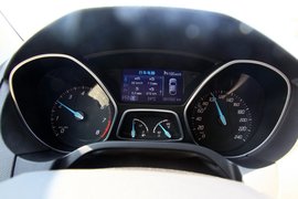 2012款长安福特福克斯两厢2.0AT豪华运动型贵州试驾