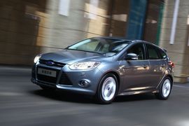 2012款长安福特福克斯两厢2.0AT豪华运动型贵州试驾
