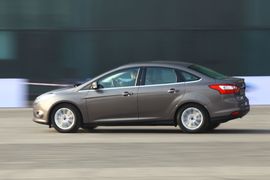 2012款长安福特福克斯两厢2.0AT豪华运动型贵州试驾