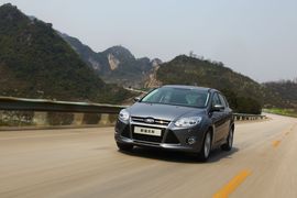 2012款长安福特福克斯两厢2.0AT豪华运动型贵州试驾