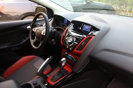 2012款长安福特福克斯两厢2.0AT豪华运动型贵州试驾