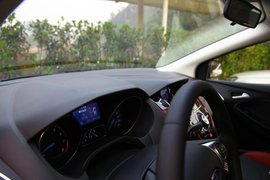 2012款长安福特福克斯两厢2.0AT豪华运动型贵州试驾
