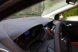 2012款长安福特福克斯两厢2.0AT豪华运动型贵州试驾