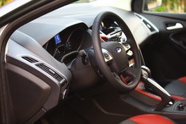 2012款长安福特福克斯两厢2.0AT豪华运动型贵州试驾
