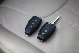 2012款长安福特福克斯两厢2.0AT豪华运动型贵州试驾