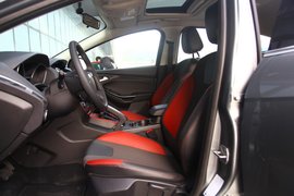 2012款长安福特福克斯两厢2.0AT豪华运动型贵州试驾