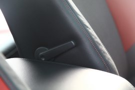 2012款长安福特福克斯两厢2.0AT豪华运动型贵州试驾