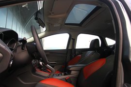 2012款长安福特福克斯两厢2.0AT豪华运动型贵州试驾