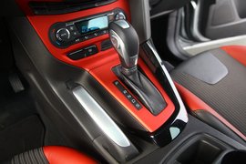 2012款长安福特福克斯两厢2.0AT豪华运动型贵州试驾