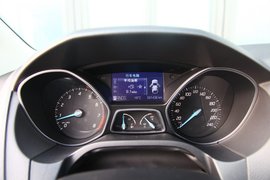 2012款长安福特福克斯两厢2.0AT豪华运动型贵州试驾