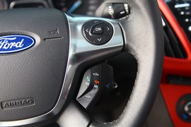 2012款长安福特福克斯两厢2.0AT豪华运动型贵州试驾