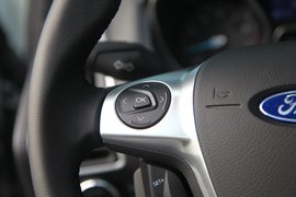 2012款长安福特福克斯两厢2.0AT豪华运动型贵州试驾