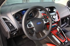 2012款长安福特福克斯两厢2.0AT豪华运动型贵州试驾