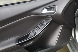 2012款长安福特福克斯两厢2.0AT豪华运动型贵州试驾
