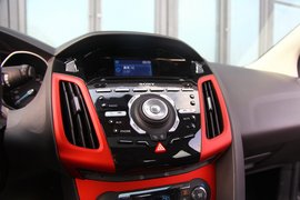 2012款长安福特福克斯两厢2.0AT豪华运动型贵州试驾