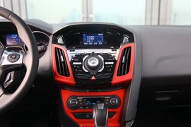 2012款长安福特福克斯两厢2.0AT豪华运动型贵州试驾