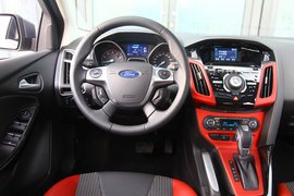 2012款长安福特福克斯两厢2.0AT豪华运动型贵州试驾