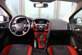 2012款长安福特福克斯两厢2.0AT豪华运动型贵州试驾