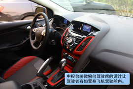 2012款长安福特福克斯两厢2.0AT豪华运动型贵州试驾