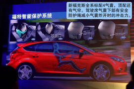 2012款长安福特福克斯两厢2.0AT豪华运动型贵州试驾