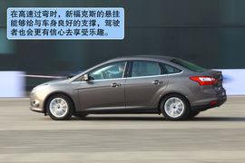 2012款长安福特福克斯两厢2.0AT豪华运动型贵州试驾