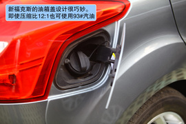 2012款长安福特福克斯两厢2.0AT豪华运动型贵州试驾