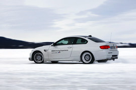 2011款宝马M3双门版瑞典冰雪高级驾驶培训实拍