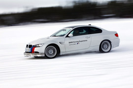 2011款宝马M3双门版瑞典冰雪高级驾驶培训实拍