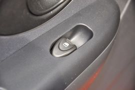 2012款雪佛兰乐驰1.0L手动优越型