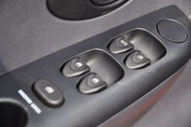 2012款雪佛兰乐驰1.0L手动优越型