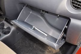 2012款雪佛兰乐驰1.0L手动优越型