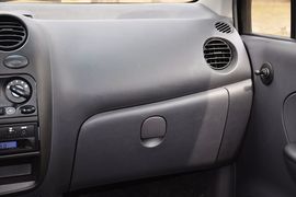 2012款雪佛兰乐驰1.0L手动优越型