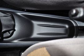 2012款雪佛兰乐驰1.0L手动优越型