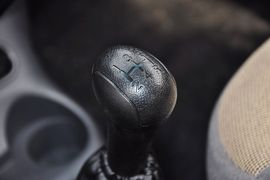 2012款雪佛兰乐驰1.0L手动优越型