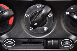 2012款雪佛兰乐驰1.0L手动优越型