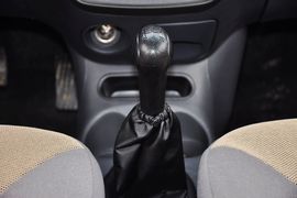 2012款雪佛兰乐驰1.0L手动优越型