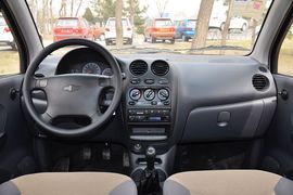 2012款雪佛兰乐驰1.0L手动优越型