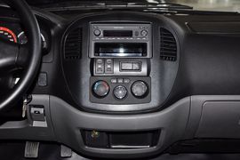 2012款风行菱智1.6L商用版标准型