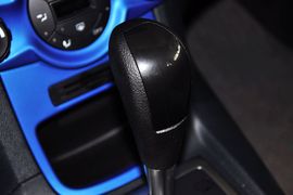 2012款福特嘉年华1.5L自动动感限量版