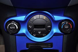 2012款福特嘉年华1.5L自动动感限量版
