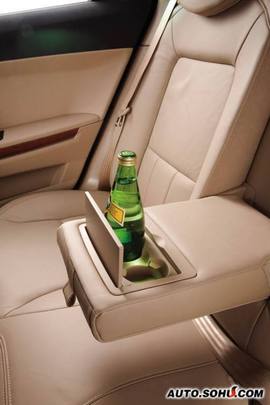 08款荣威550官方图