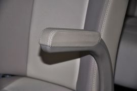2012款奔驰凌特2.1L手动中轴版14座
