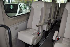 2012款奔驰凌特2.1L手动中轴版14座