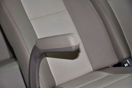 2012款奔驰凌特2.1L手动中轴版14座