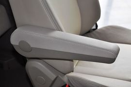 2012款奔驰凌特2.1L手动中轴版14座