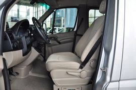 2012款奔驰凌特2.1L手动中轴版14座